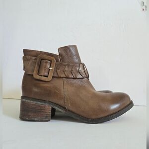 Antelope Buckle Leather Boots